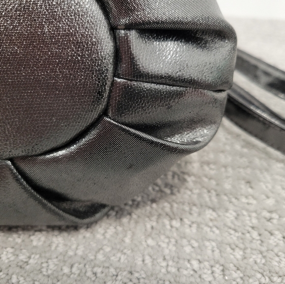 2/$18 Elle Grey Metallic Silver Crossbody Shoulder Bag Bow Detail GUC Small - Picture 8 of 15